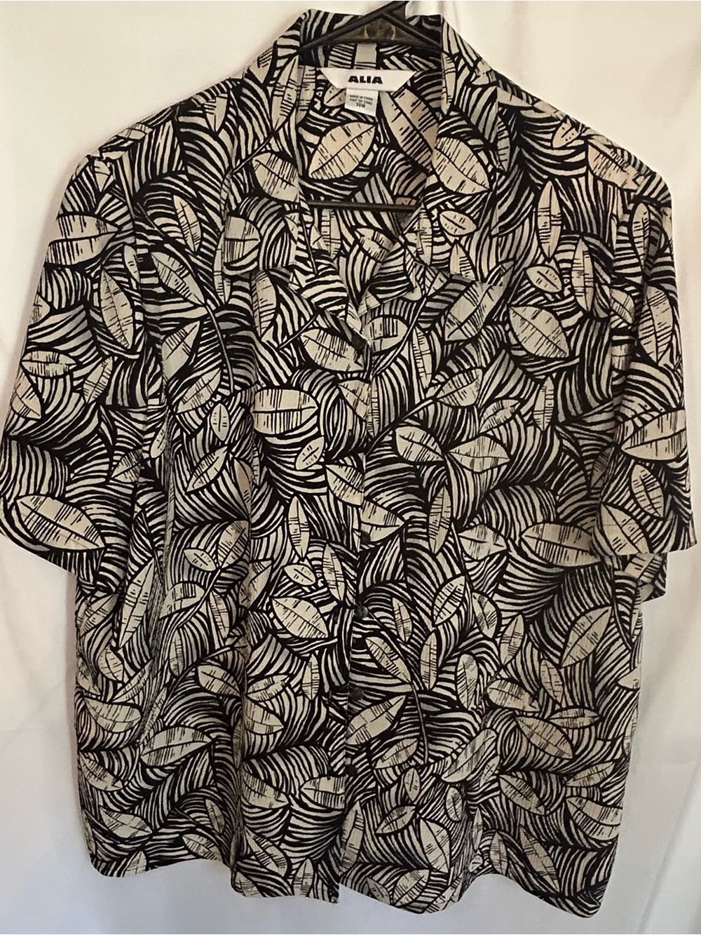 Alia Black & Cream Leaf-Print Short Sleeve Button-Up Shirt
